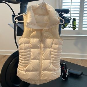Lululemon Down Vest in Ivory/Cream Size Small